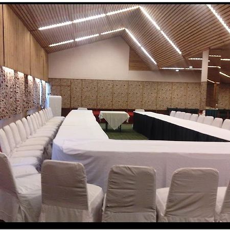 Hotel Broadway Srīnagar Dış mekan fotoğraf