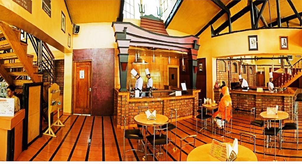 Hotel Broadway Srīnagar Dış mekan fotoğraf