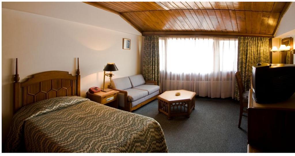 Hotel Broadway Srīnagar Dış mekan fotoğraf